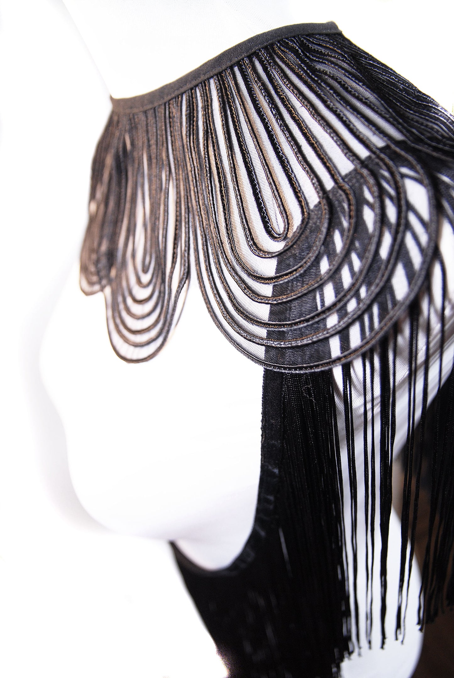 Einzigartiger Körperschmuck THEATER
