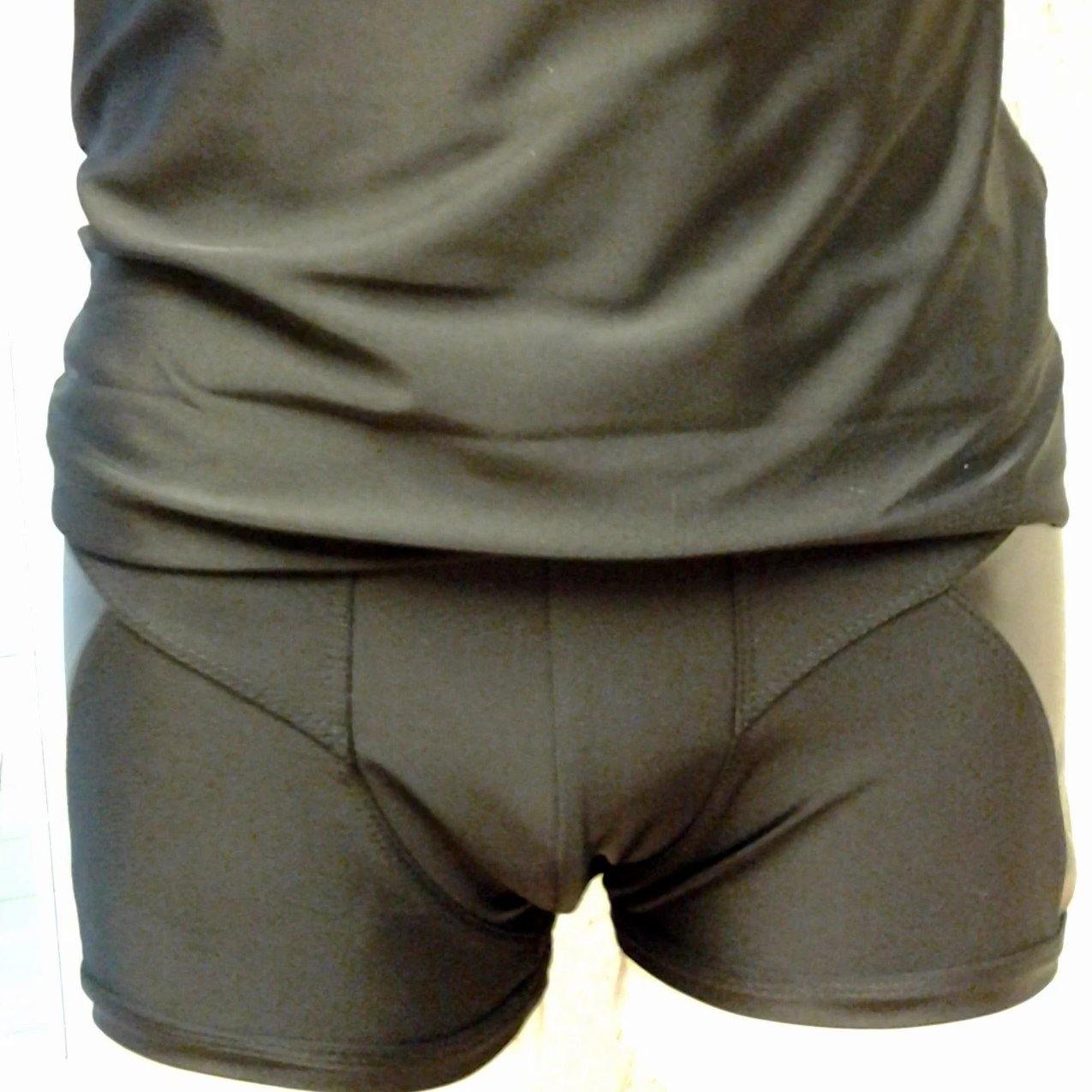 SH115K Short mit Kunstleder - Holde Weiblichkeit