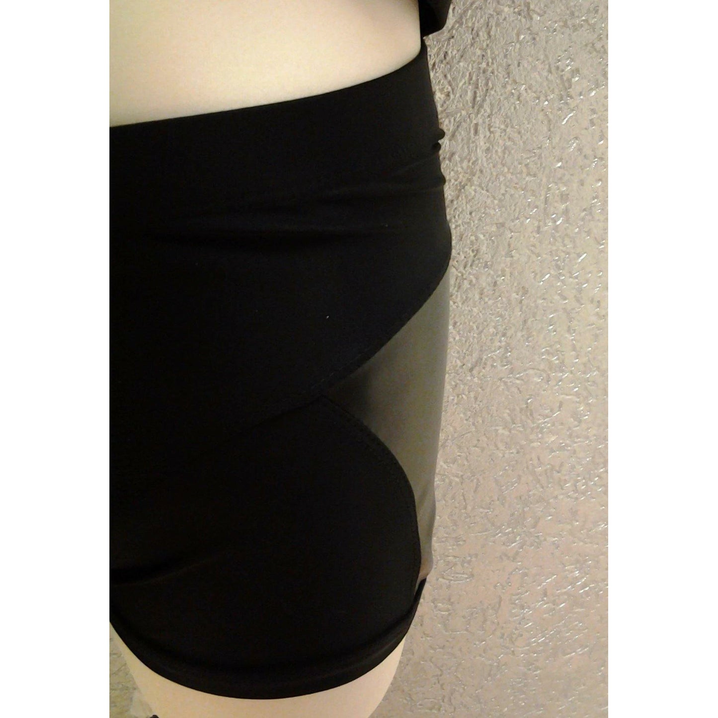 SH115K Short mit Kunstleder - Holde Weiblichkeit