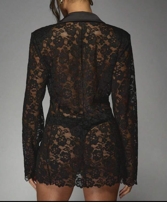 Sexy Spitzenblazer mit Satinrevers