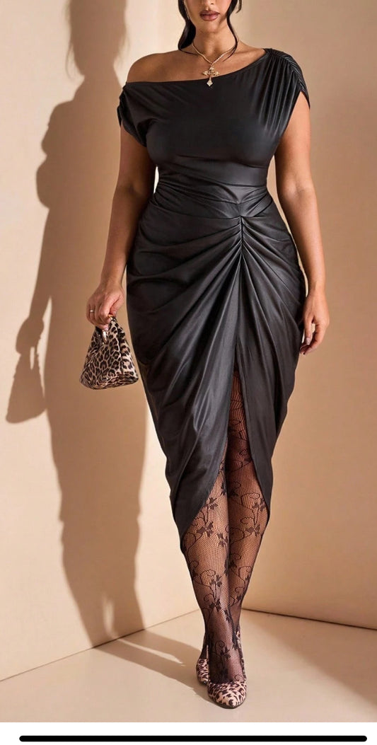 Asymetrisches Wetlookkleid