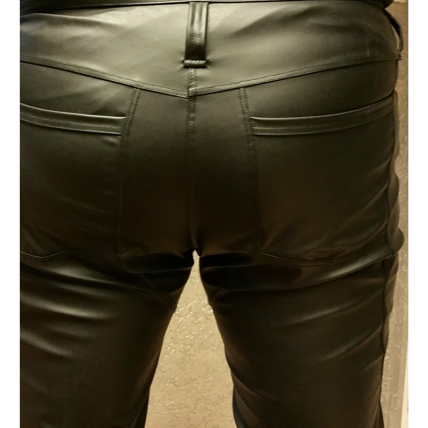 Perfekt geschnittene Kunstleder Jeans Hose ROONSON