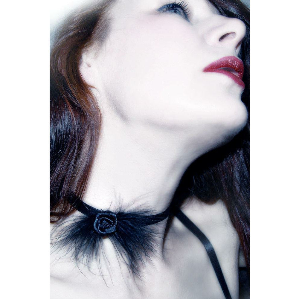 Halsband BLACK ROSE - Holde Weiblichkeit